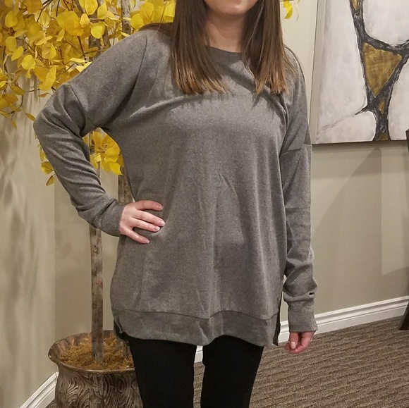 NWT Women's Side Split Crew Neck Pullover - Picture 2 of 8